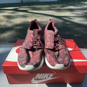 Nike Rosherun Red Camo Sneakers Size 12